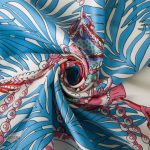 Bandana artistique à motifs pour un look distinctif