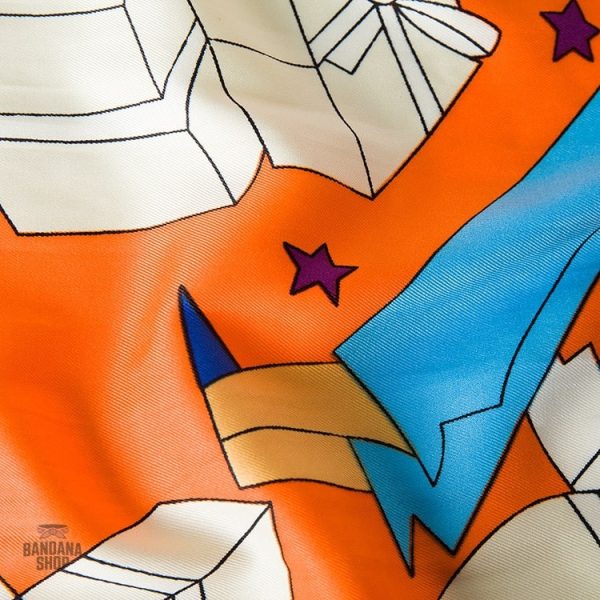 Élégant bandana à motifs pour célébrations nocturnes