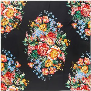 Accessoire tendance : bandana à motifs floraux vivants
