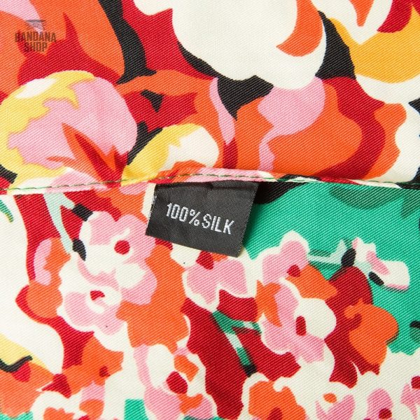 Élégant bandana avec design floral parfait pour toutes occasions