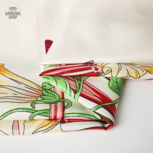 Bandana polyvalent en blanc, ajout de sophistication