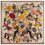 Accessoire mode avec motifs chevaux et fleurs colorés