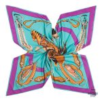 Bandana coloré illustrant des chevaux majestueux