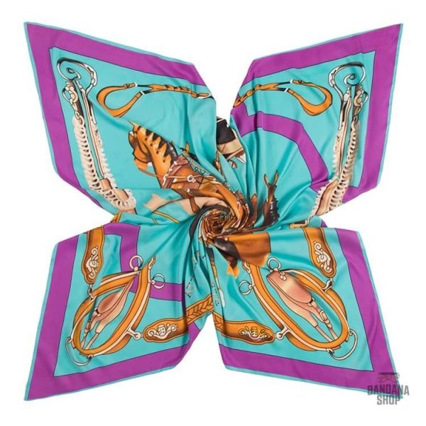 Bandana coloré illustrant des chevaux majestueux
