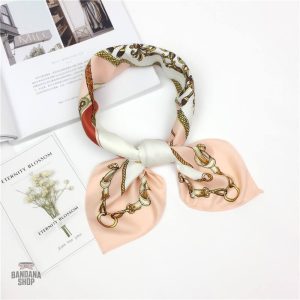 Bandana design Duchesse pour un look chic