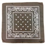 Style élégant : Bandana gris pour un look tendance
