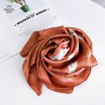 Bandana Inga, pièce tendance pour le look féminin