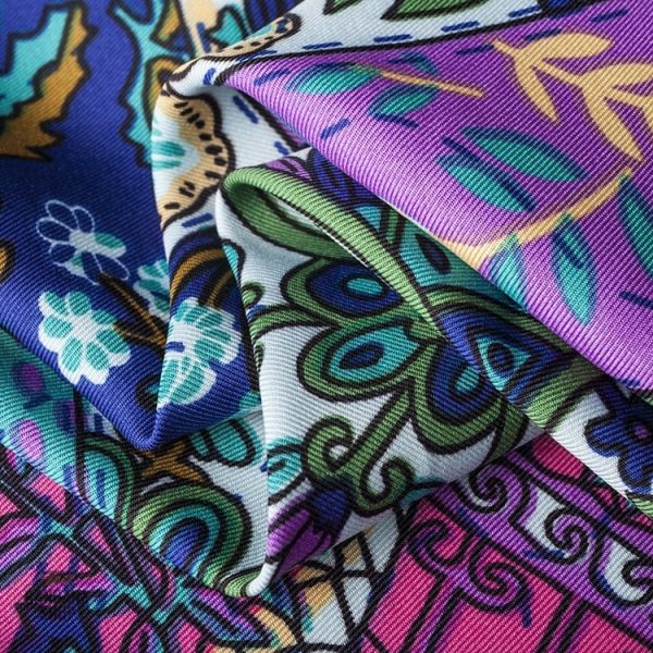 Bandana original avec un design labyrinthique coloré