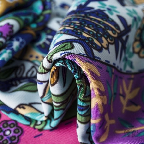 Bandana avec motifs de fleurs en style labyrinthe