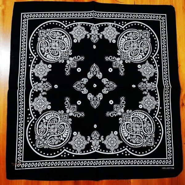 Variations de bandana homme en plusieurs couleurs