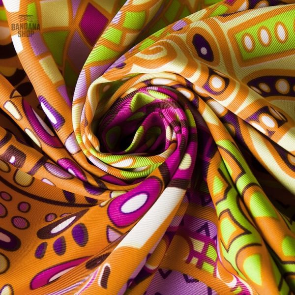 Bandana motifs spiralés, parfait pour un style décontracté