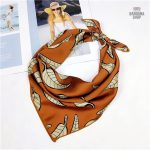 Élégant bandana Narcisse en style féminin