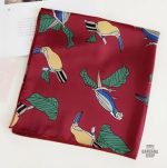 Accessoire tendance femme avec motifs tropicaux oiseaux