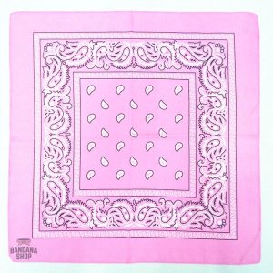 Bandana tendance en rose pour style masculin