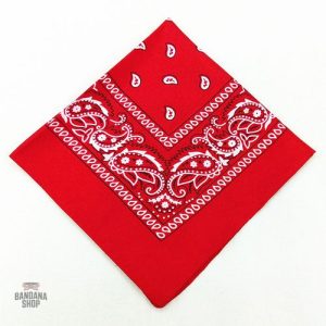 Accessoire trendy : Bandana Rouge pour style masculin