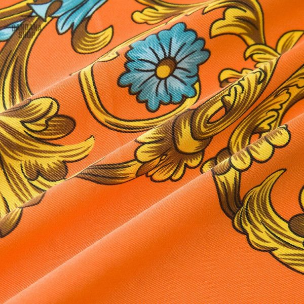 Bandana tendance avec motif royal stylisé