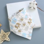 Bavoir bandana éléphant pour bébé