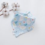 Bavoir Bandana Lapinou pour un style adorable et pratique